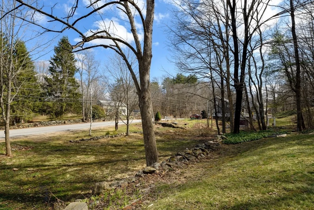 Photo of 261 School Street N