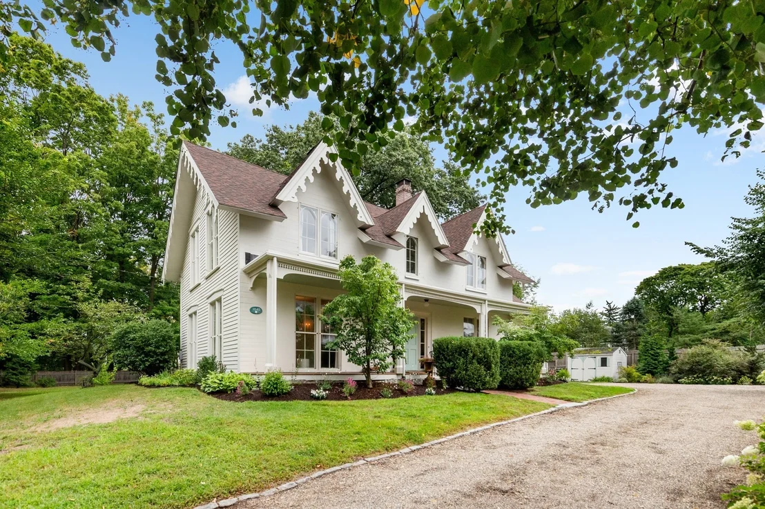 Photo of 82 Old River Place