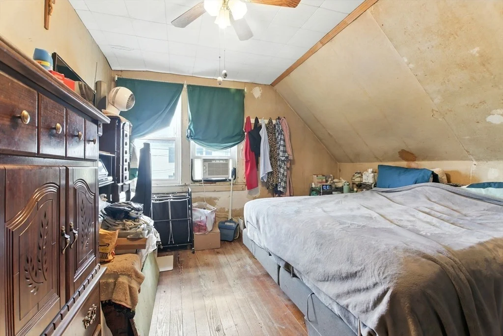Photo of 2 Lyons St
