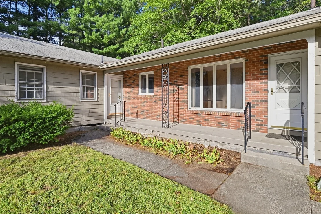 Photo of 185 Redfern Dr