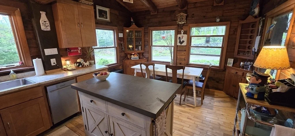 Photo of 250 Athol Rd