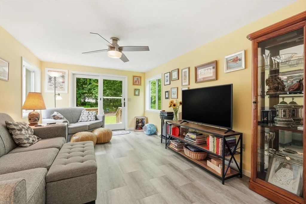 Photo of 189 Pondview Dr