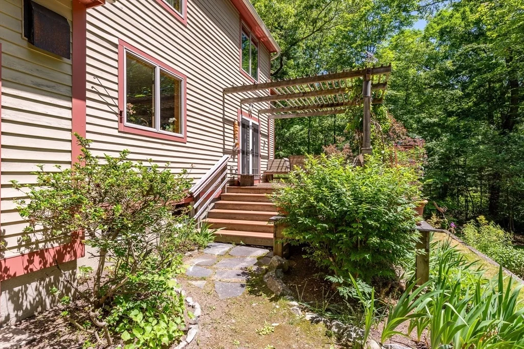 Photo of 71 Morgan Cir