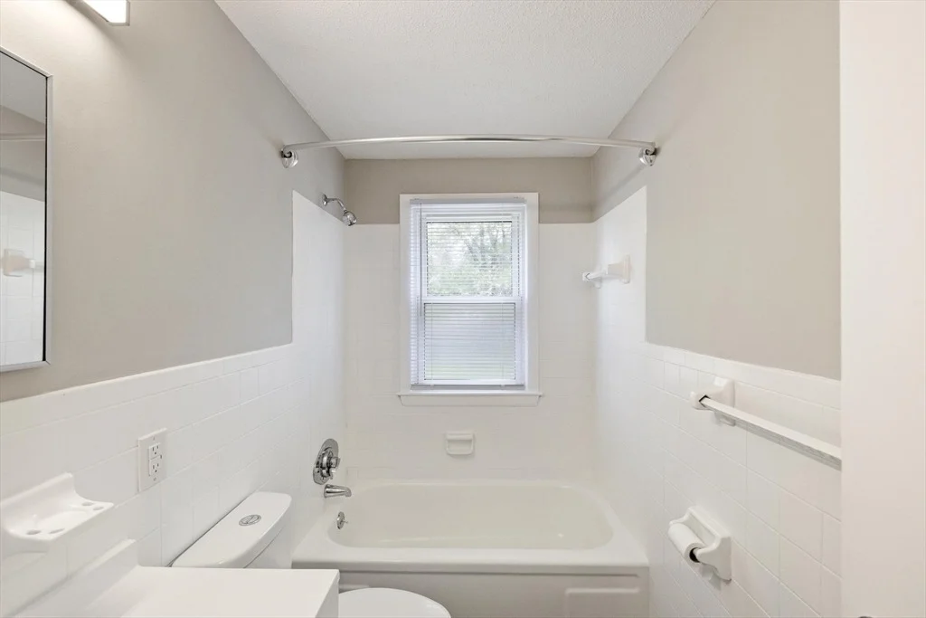 Photo of 28 Bog Hollow Rd