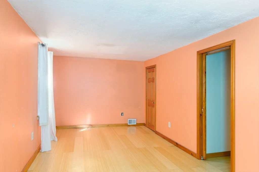 Photo of 34 Putnam Lane