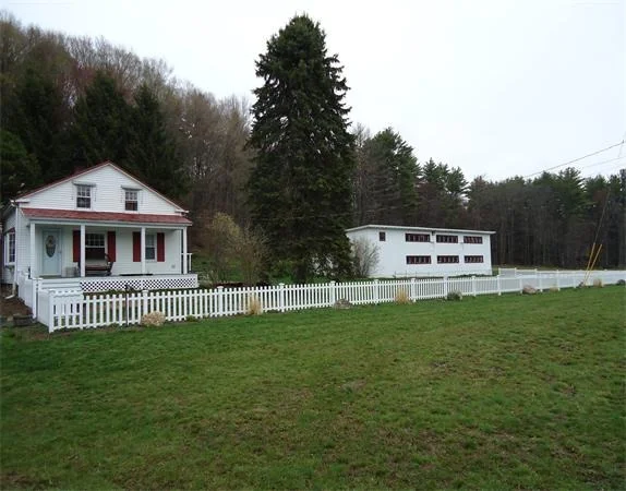 Photo of 1095 Westhampton Road