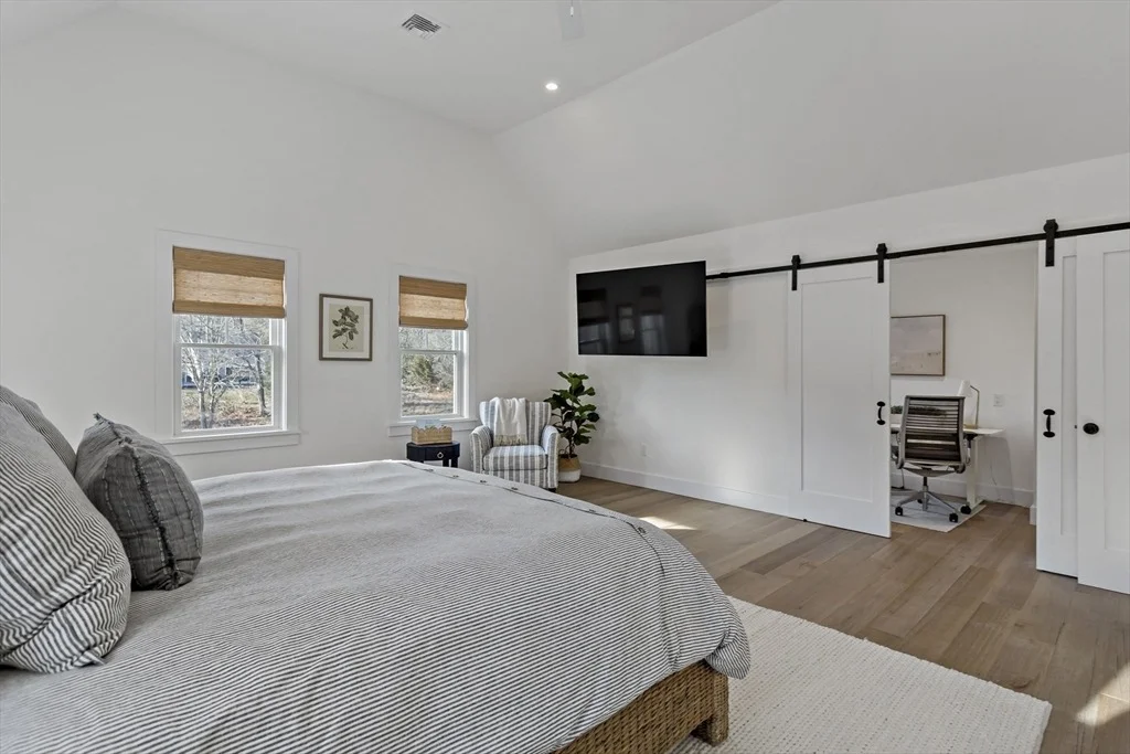 Photo of 1526 Hyannis Road