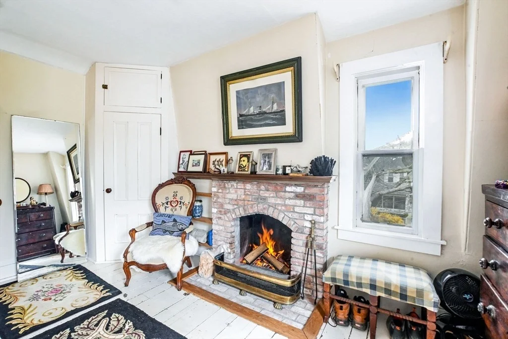 Photo of 1331 Main St