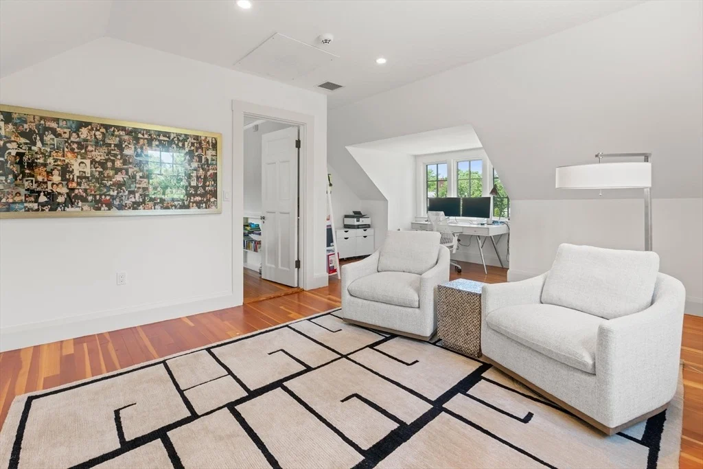 Photo of 10 Burnham Rd