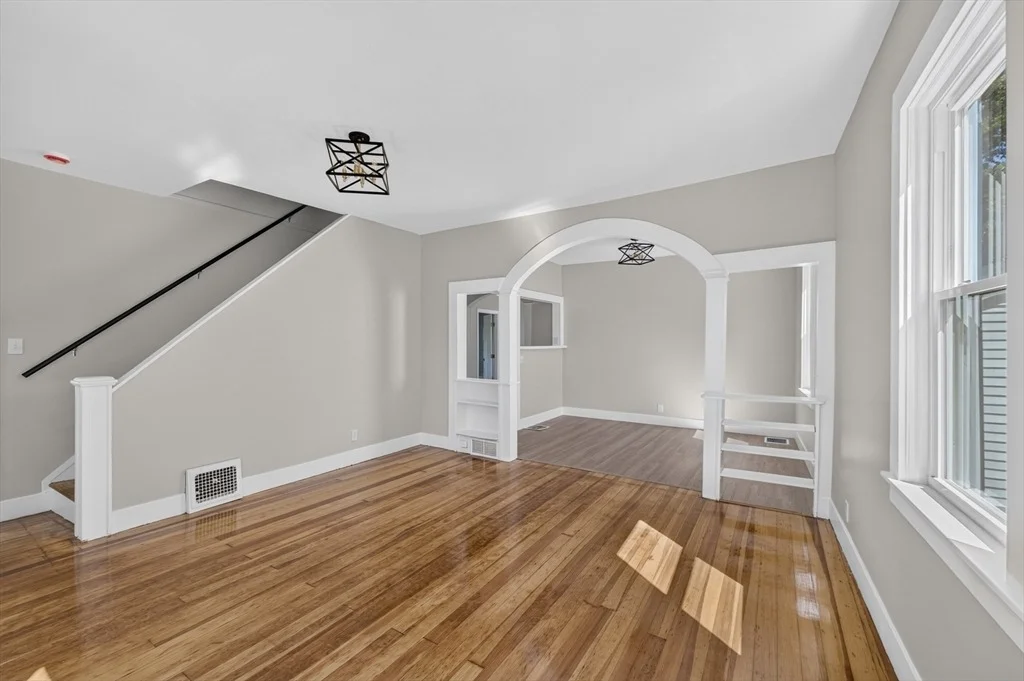 Photo of 71 Great Neck Rd