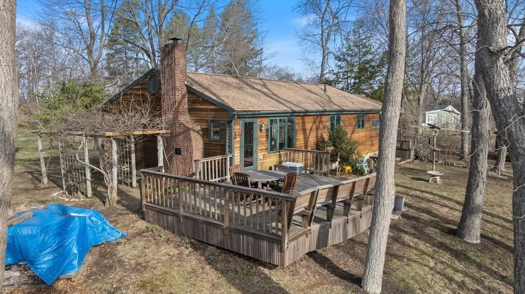 Photo of 33 Jeffreys Neck Rd