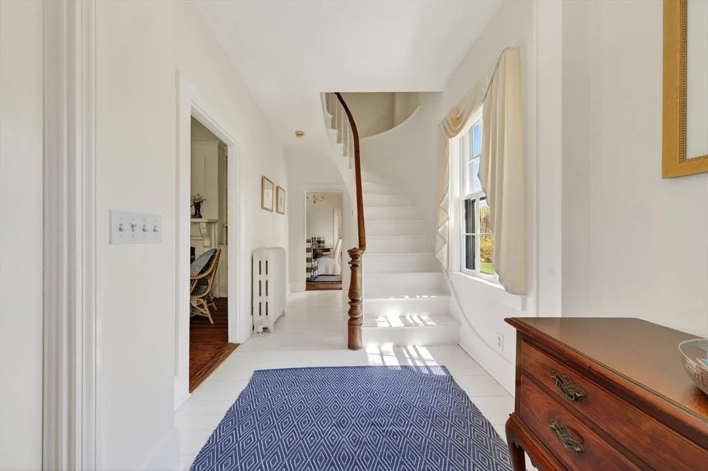 Photo of 1154 Main St