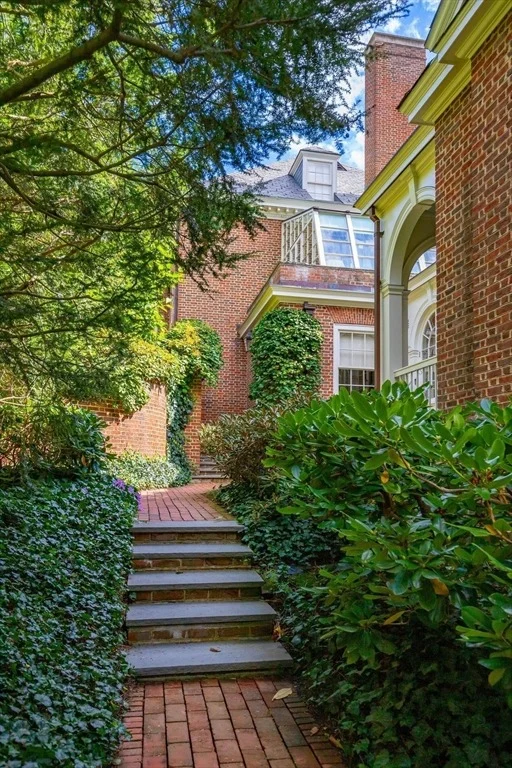 Photo of 429 Summer St