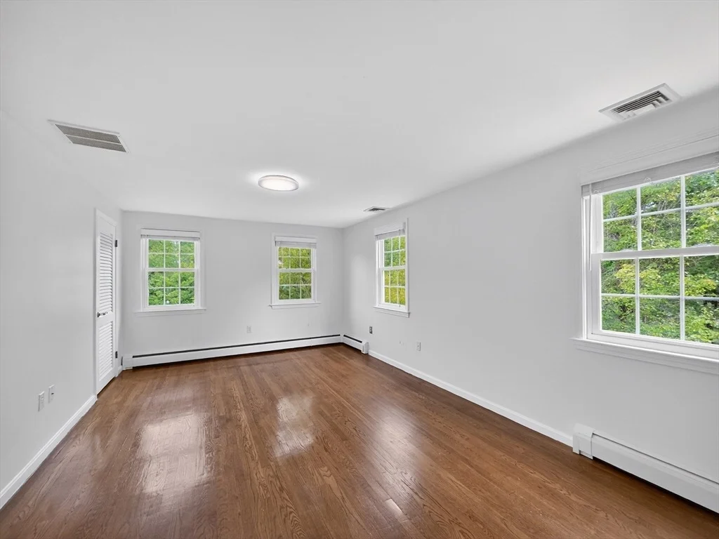 Photo of 19 Tilton Ln