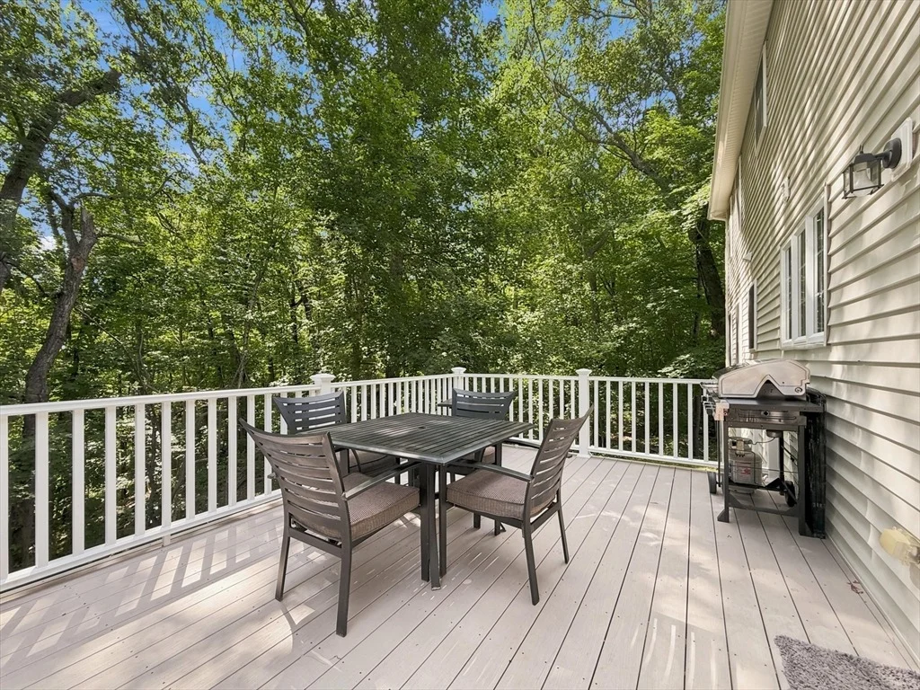 Photo of 6 Londonderry Ln