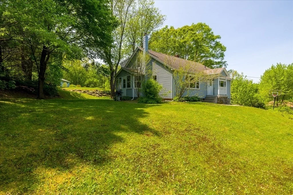 Photo of 34 Old Southbridge Rd