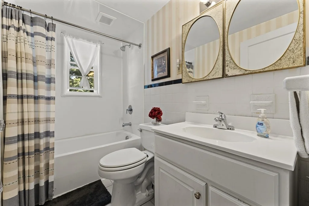 Photo of 85 Oak St