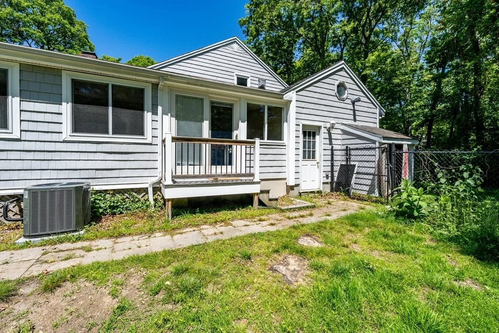 Photo of 1529 Race Ln