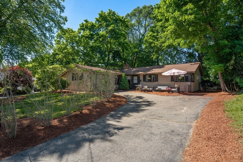 Photo of 11 Ruth Dr