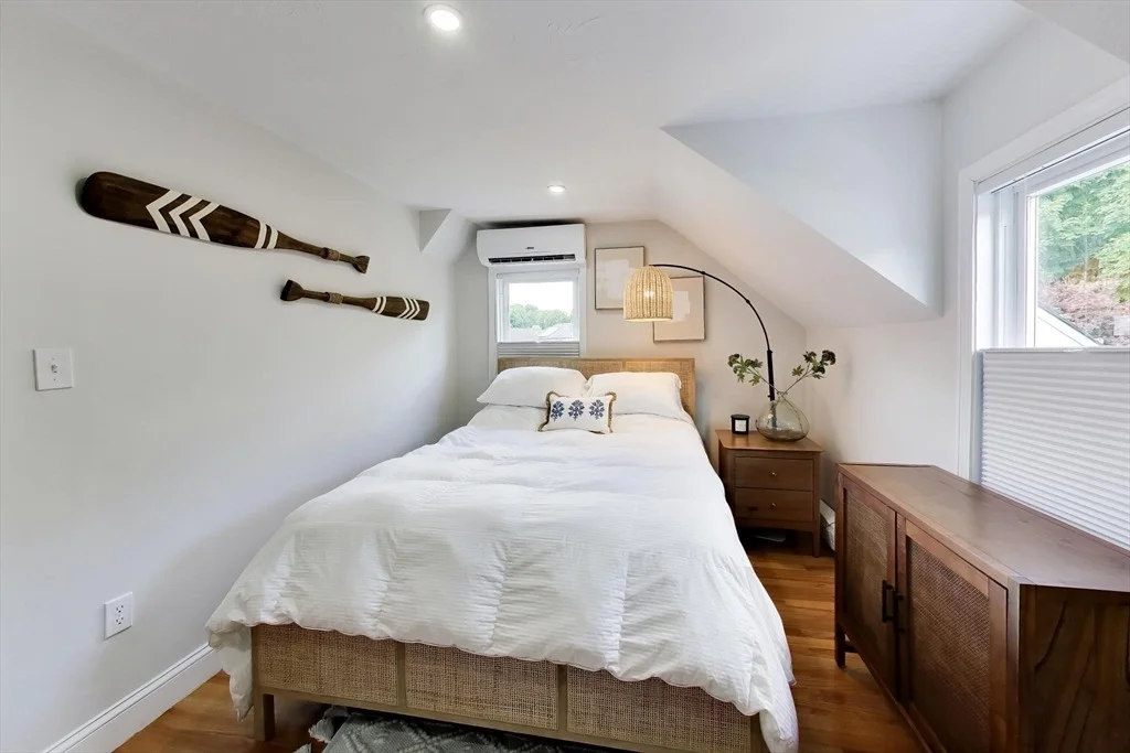 Photo of 405 Whiting Ave