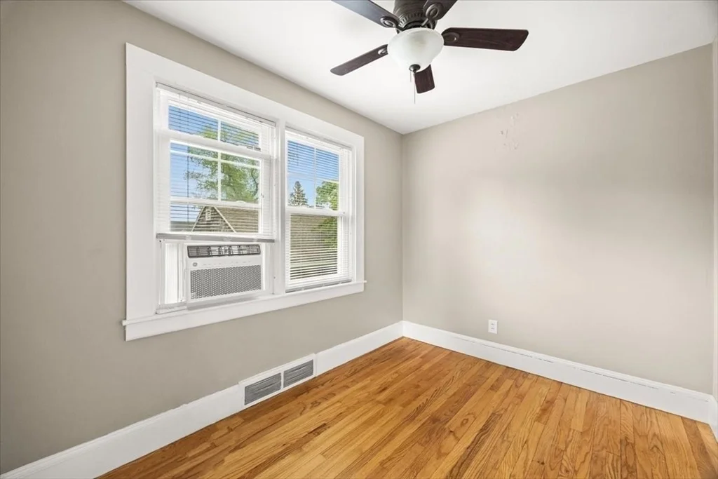 Photo of 89 School St
