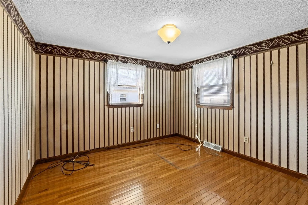 Photo of 820 Oak Grove Ave