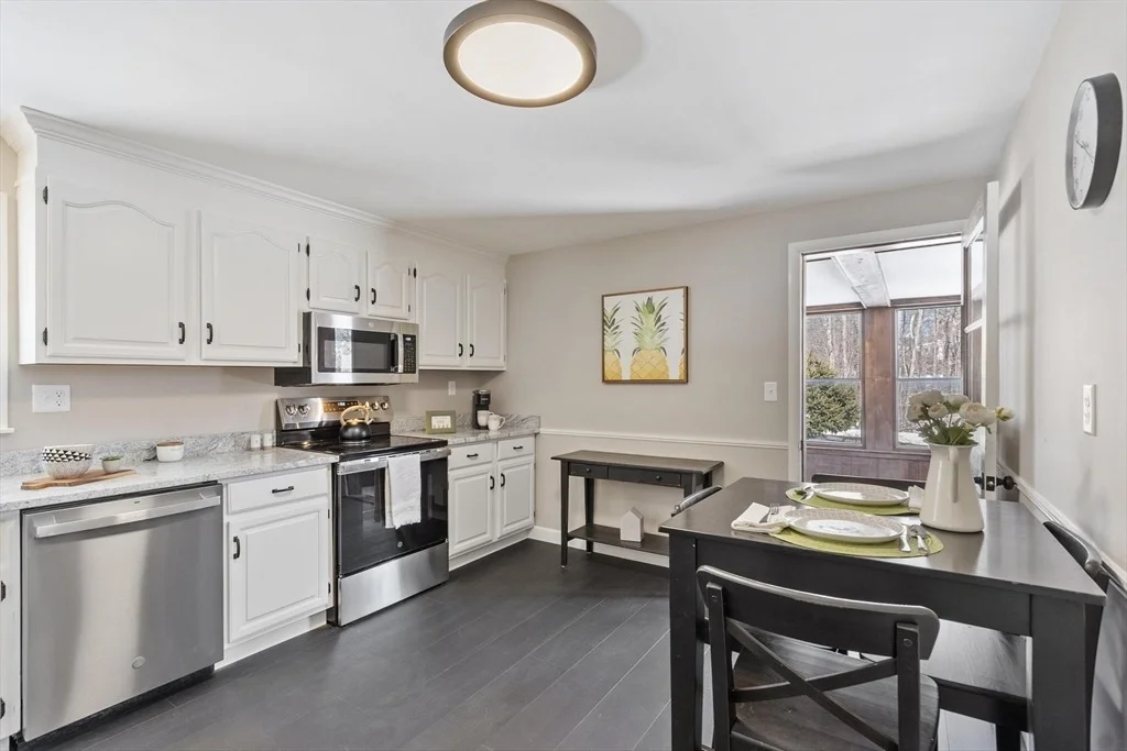 Photo of 6 Meadowbrook Dr