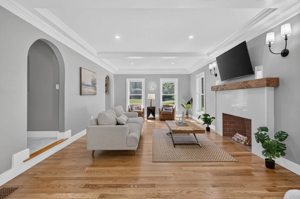 Photo of 4 Fairway Dr
