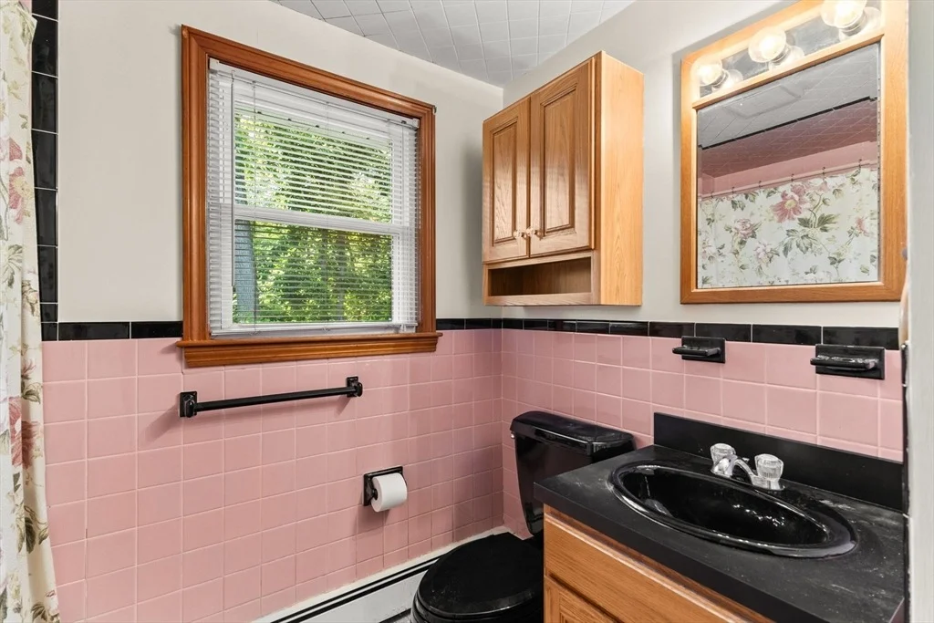 Photo of 28 Windsor Cir