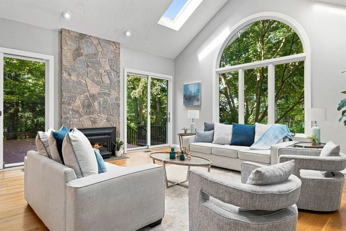 Photo of 4 Webster Cir