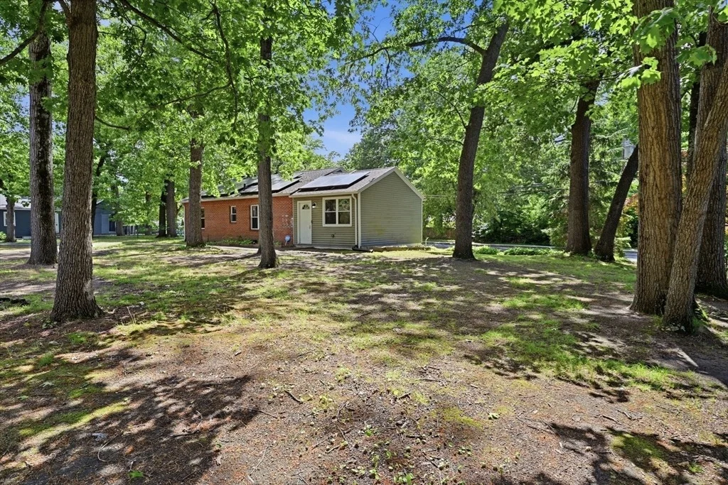 Photo of 881 Roosevelt Ave
