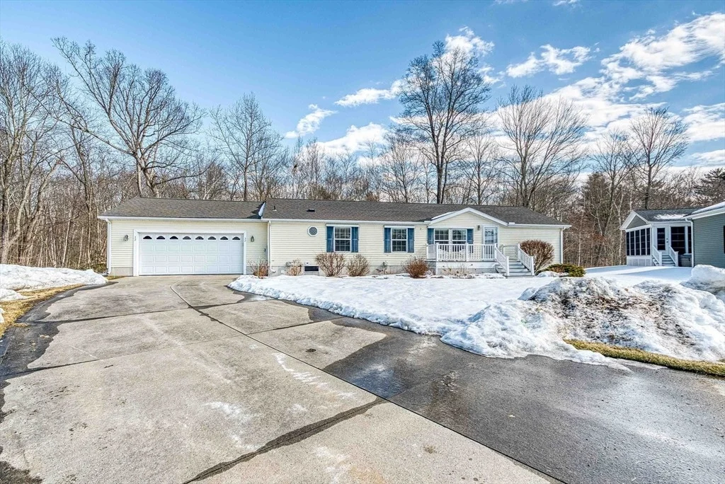 Photo of 32 Modena Circle
