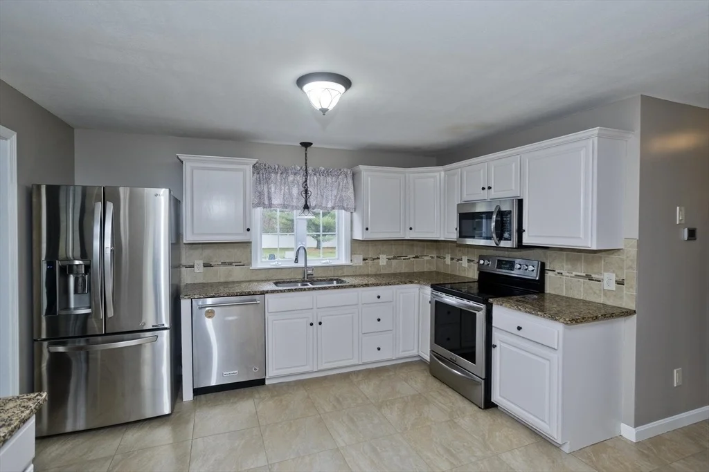 Photo of 76 Shaker Rd