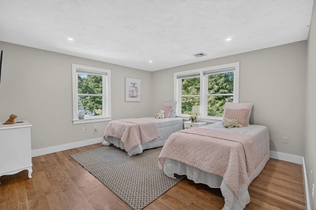 Photo of 4 Fairway Dr