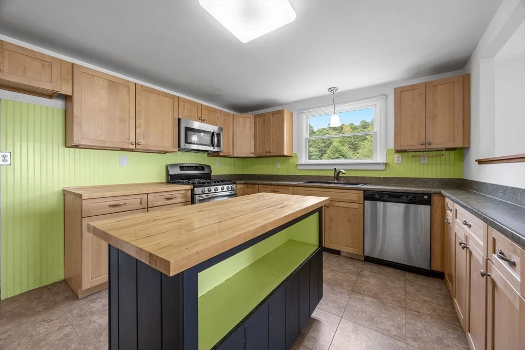 Photo of 418 Massasoit Trail
