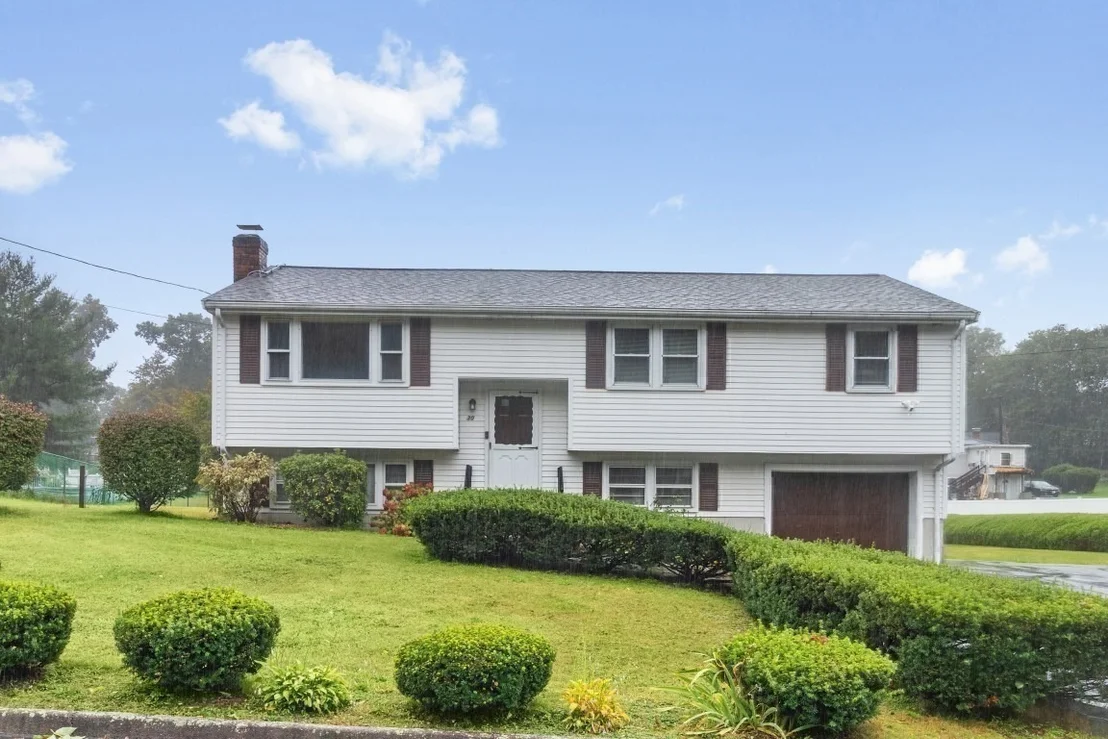Photo of 30 Lantern Ln