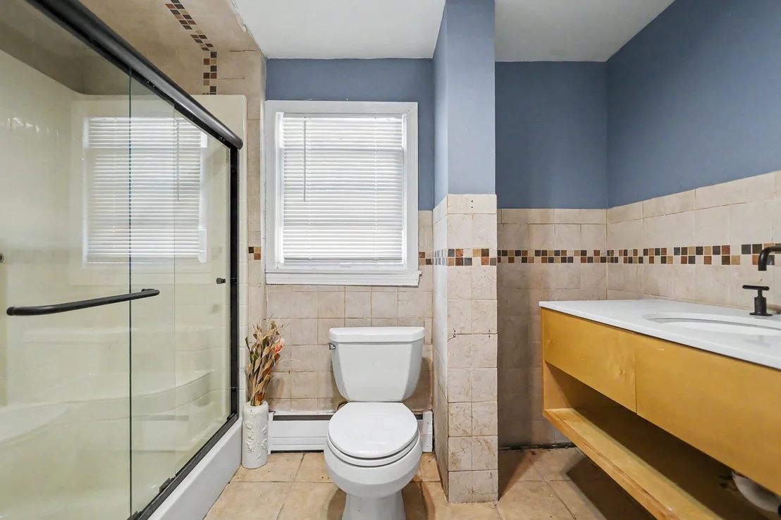 Photo of 188 Oak St