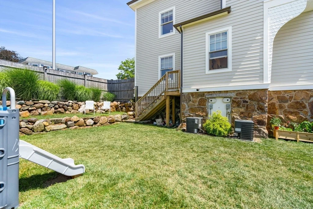 Photo of 79 Lothrop St