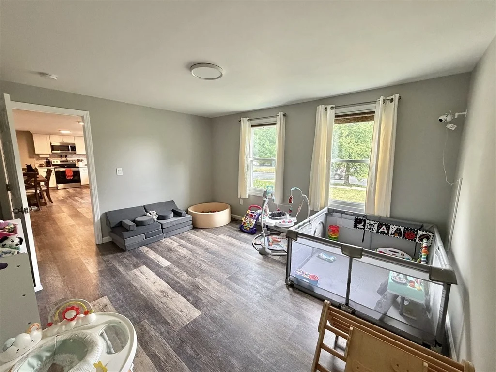Photo of 412 Island Pond Rd
