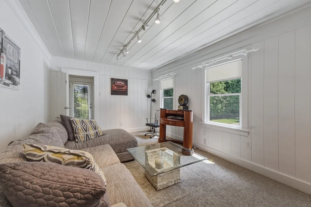 Photo of 191 Pinewood Dr