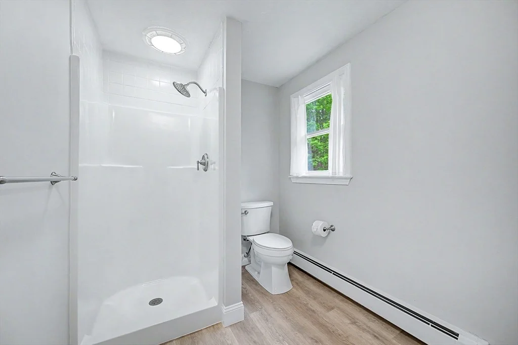 Photo of 8 Thomas Dr