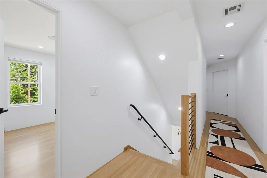 Photo of 2 Vine St