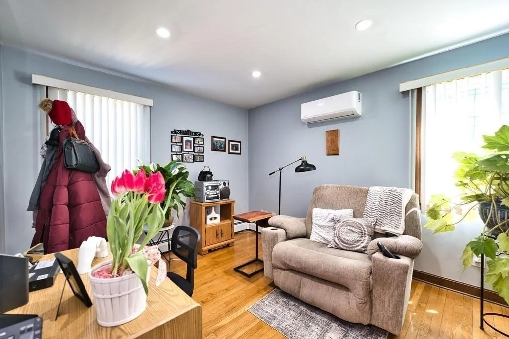 Photo of 70 River Road