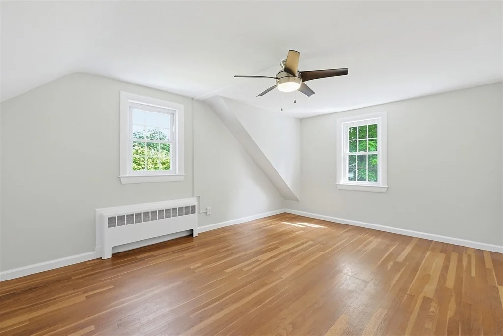 Photo of 4 Meadow Ln