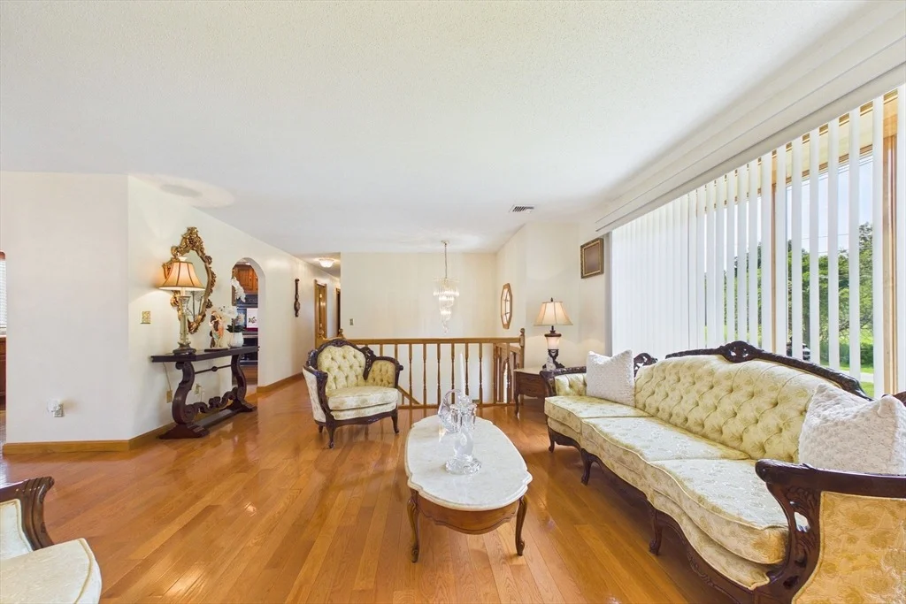 Photo of 38 Cushing Ln