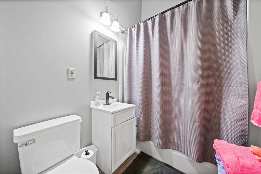 Photo of 649 Ferry St