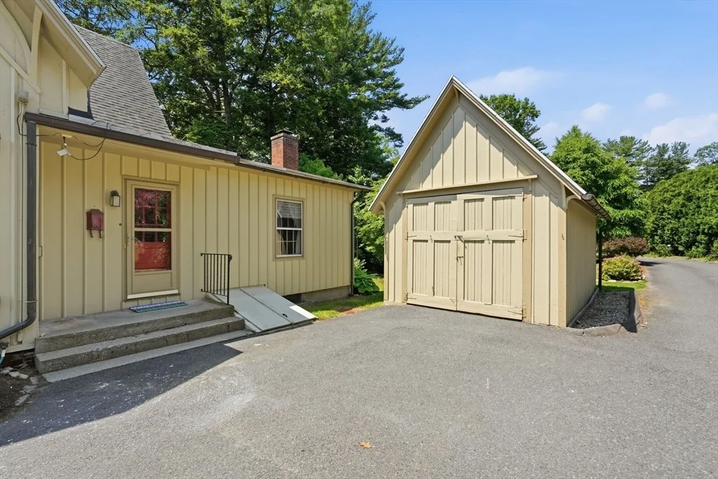 Photo of 38 Round Hill Road
