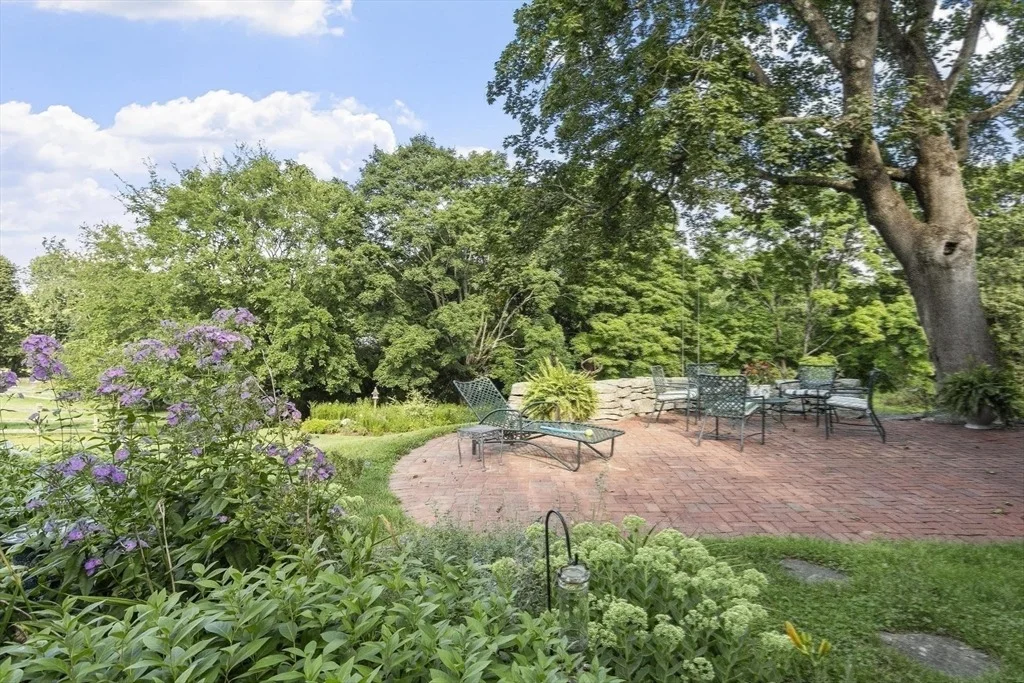 Photo of 827 Hill Rd
