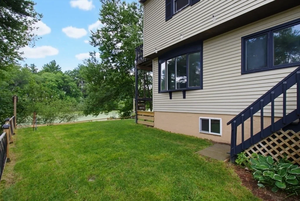 Photo of 71 Box Pond Dr