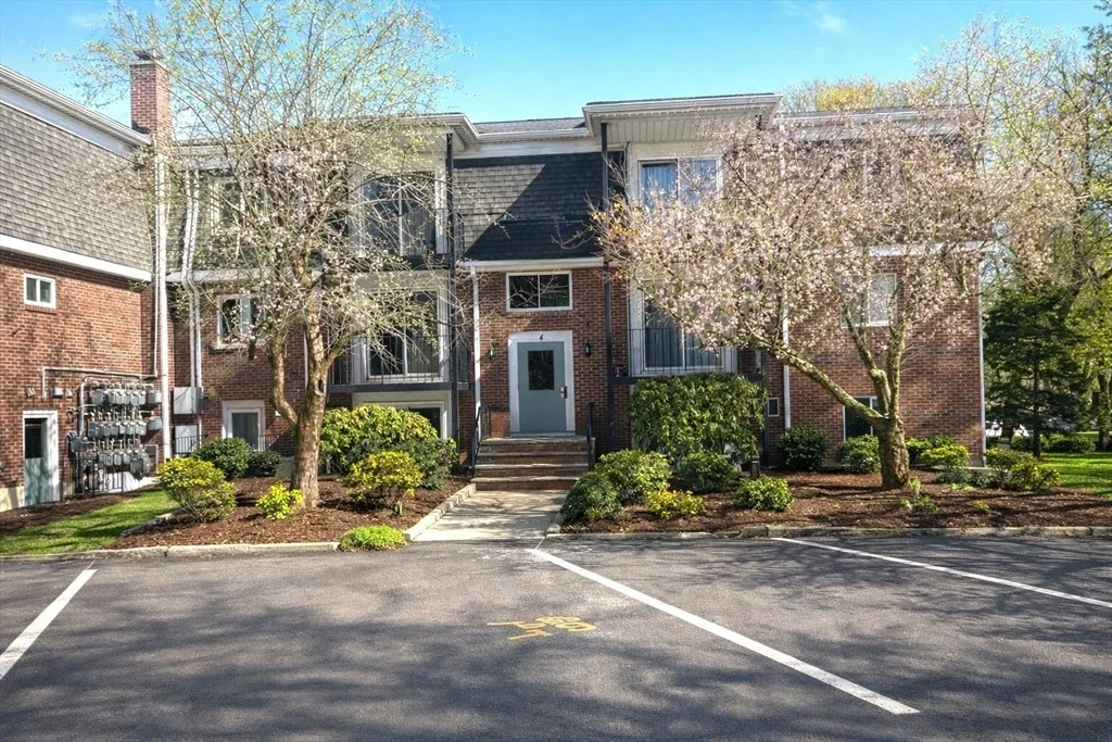 Photo of Unit 403 at 80 Walnut St.